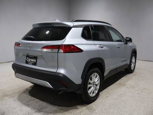 Used 2023 Toyota Corolla Cross LE w/ Moonroof Package image 2