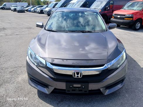 Used 2018 Honda Civic EX image 3
