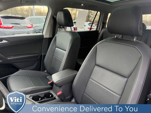 Used 2021 Volkswagen Tiguan SE w/ Panoramic Sunroof Package image 18