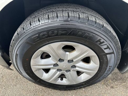 Used 2012 Chevrolet Traverse LS FWD image 31