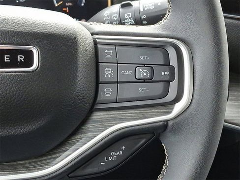 Used 2023 Jeep Wagoneer Series III w/ Preferred Equipment Group image 23