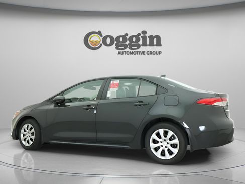Used 2025 Toyota Corolla LE FWD image 20