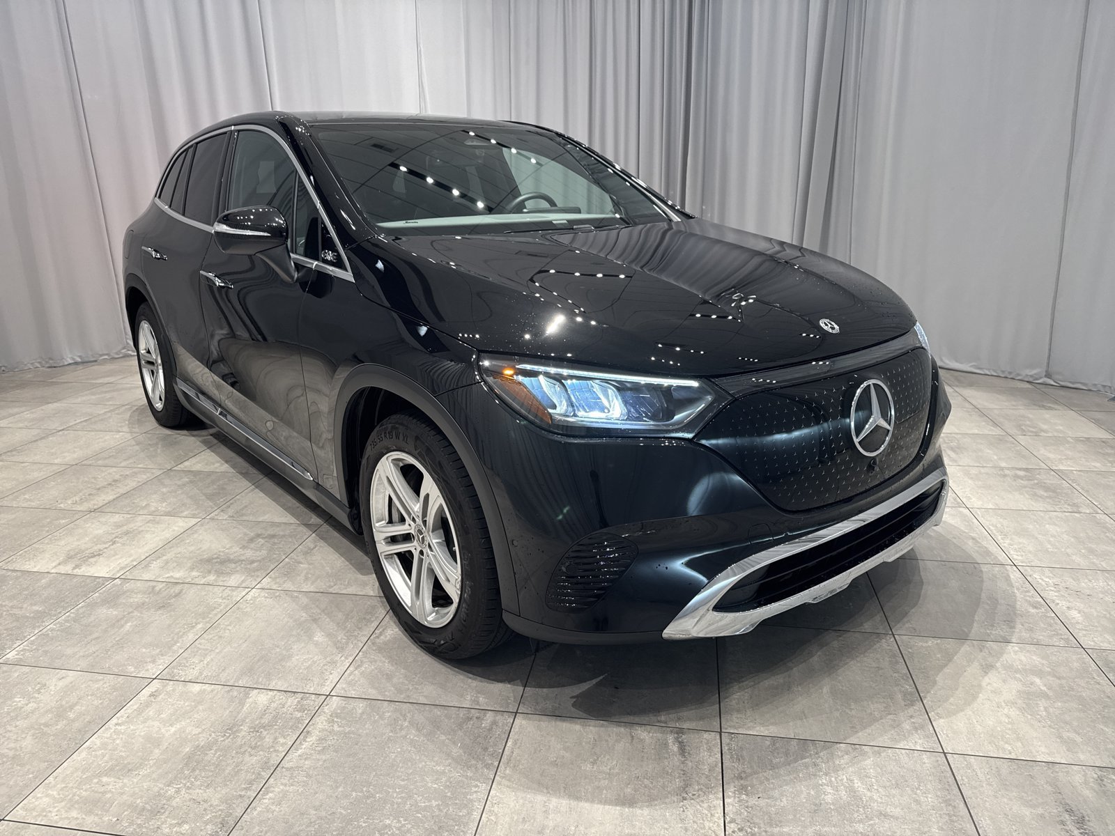 Used 2023 Mercedes-Benz EQE 350+ 4MATIC SUV image 3
