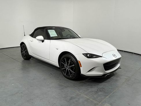 Used 2025 MAZDA MX-5 Miata Grand Touring w/ Appearance Package RWD image 3