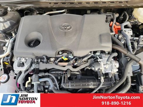 Used 2025 Toyota Camry SE image 33