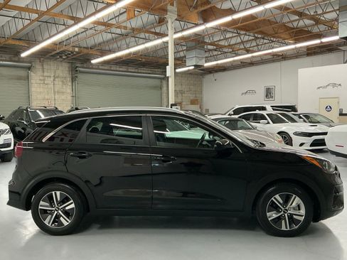 Used 2022 Kia Niro LXS w/ Digital Cluster Package image 6