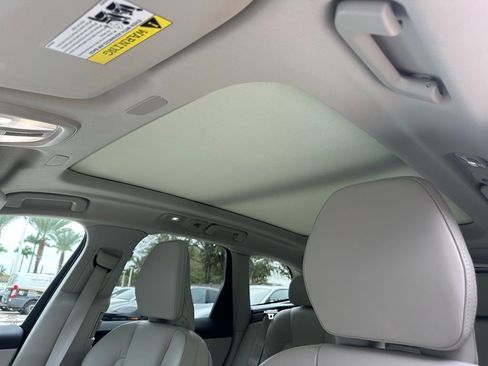 Used 2023 Volvo XC60 B5 Ultimate w/ Protection Package Premier image 23