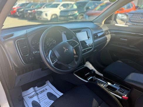 Used 2020 Mitsubishi Outlander ES image 14