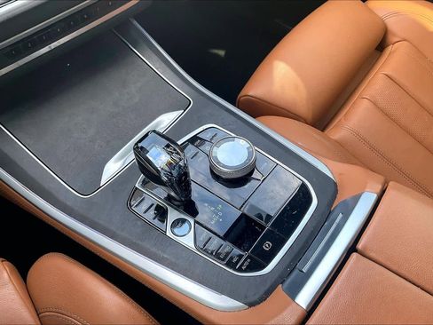 Used 2022 BMW X5 xDrive40i w/ M Sport Package image 16