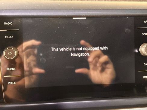 Used 2022 Volkswagen Taos SE w/ Panoramic Sunroof Package image 16