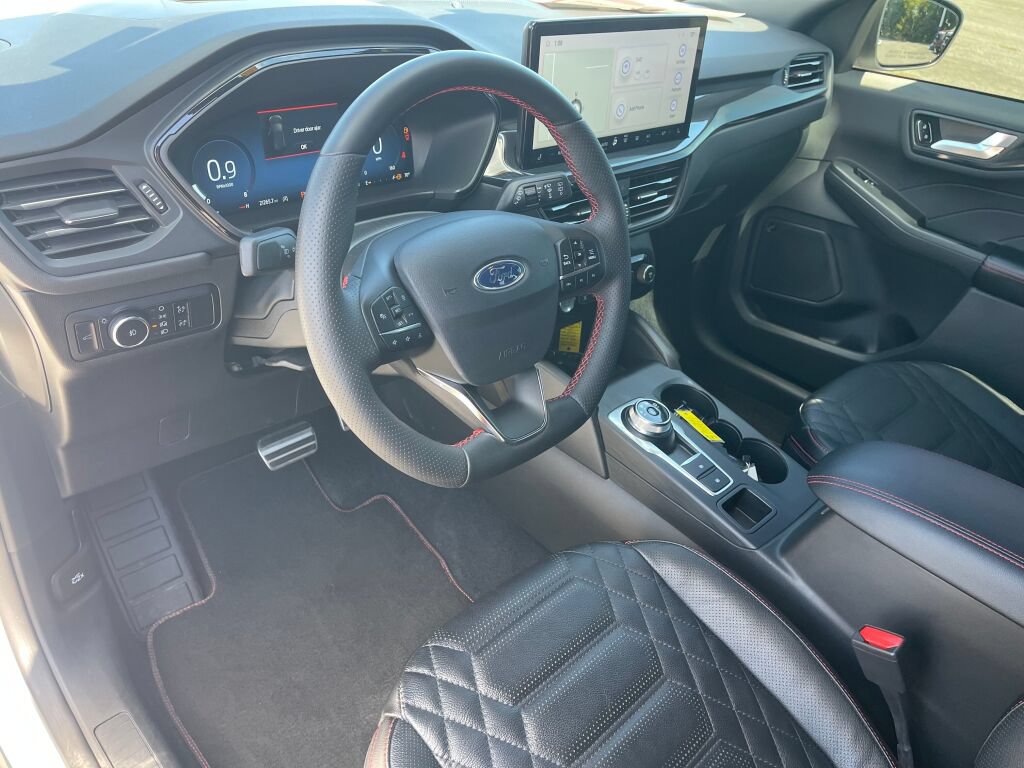 Used 2023 Ford Escape ST-Line Elite w/ Premium Technology Package AWD/4WD image 5