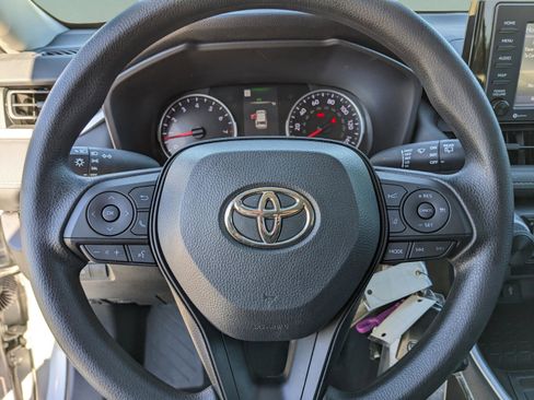 Used 2022 Toyota RAV4 LE image 39