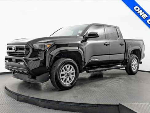 Used 2025 Toyota Tacoma SR5 AWD/4WD image 2