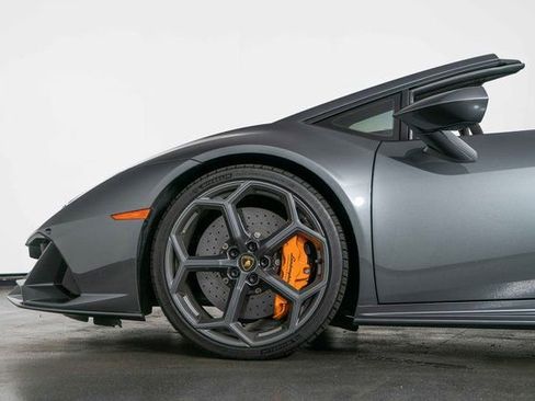 Used 2024 Lamborghini Huracan EVO image 12