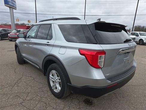 Certified 2022 Ford Explorer XLT w/ Equipment Group 202A image 7