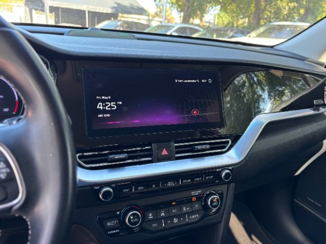 Used 2022 Kia Niro EX FWD image 29