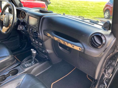 Used 2014 Jeep Wrangler Unlimited Sahara image 27