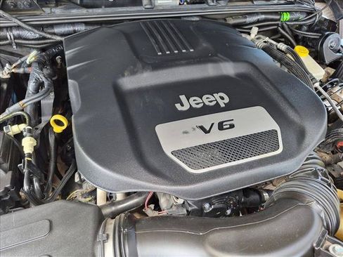 Used 2018 Jeep Wrangler Sport AWD/4WD image 22