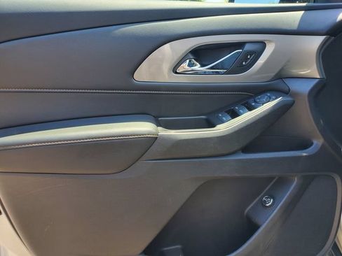 Used 2018 Chevrolet Traverse LT FWD image 16