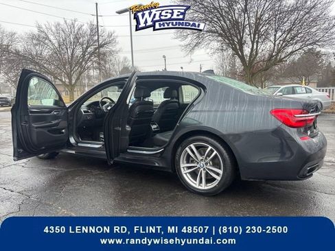 Used 2017 BMW 750i xDrive image 34
