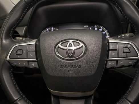 Used 2024 Toyota Highlander LE image 19