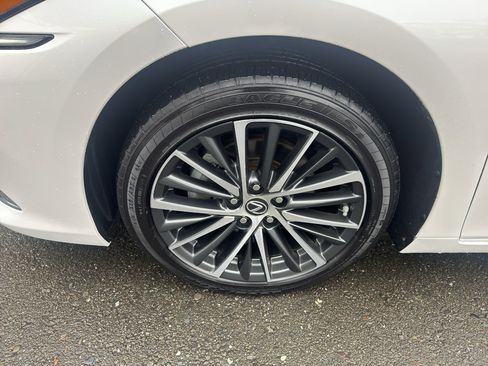 Used 2022 Lexus ES 300h w/ Premium Package image 21