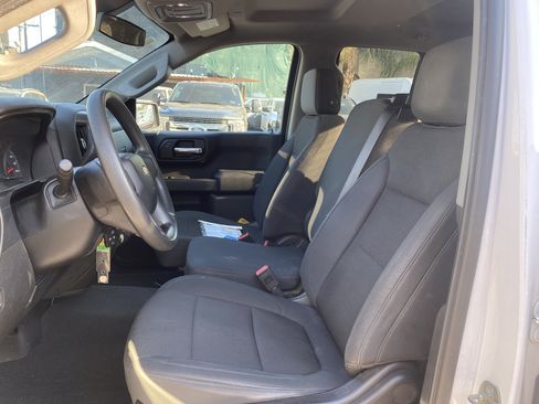 Used 2020 Chevrolet Silverado 1500 Custom w/ Custom Value Package RWD image 11
