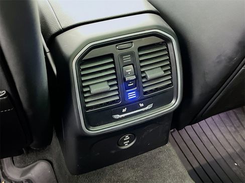 Certified 2025 Porsche Macan image 23