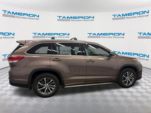 Used 2017 Toyota Highlander XLE image 6