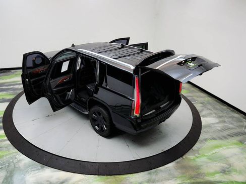 Used 2019 Cadillac Escalade Luxury AWD/4WD image 38