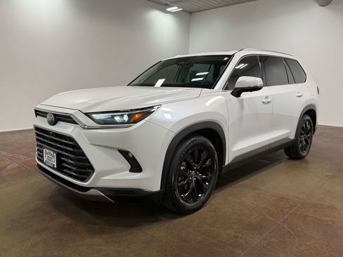 Used 2024 Toyota Grand Highlander Limited image 39