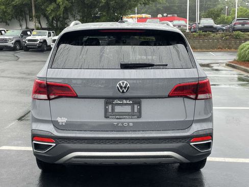 Certified 2024 Volkswagen Taos SE w/ Panoramic Sunroof Package FWD image 6