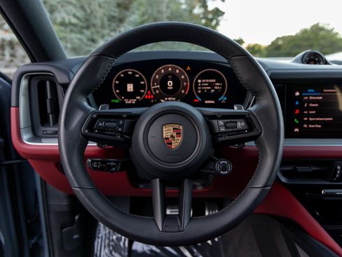 Certified 2025 Porsche Cayenne S image 31