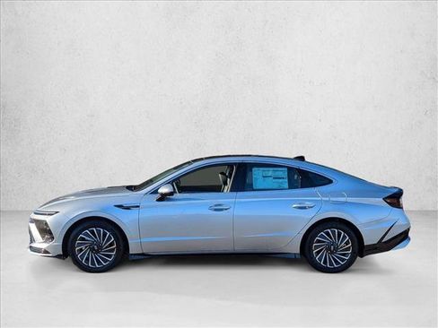 Used 2025 Hyundai Sonata Limited FWD image 5