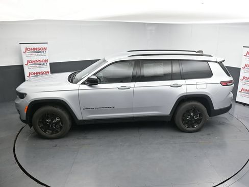 Used 2024 Jeep Grand Cherokee L Laredo AWD/4WD image 24