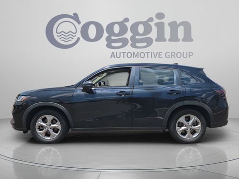 Used 2023 Honda HR-V LX image 2