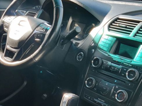 Used 2016 Ford Explorer XLT image 10