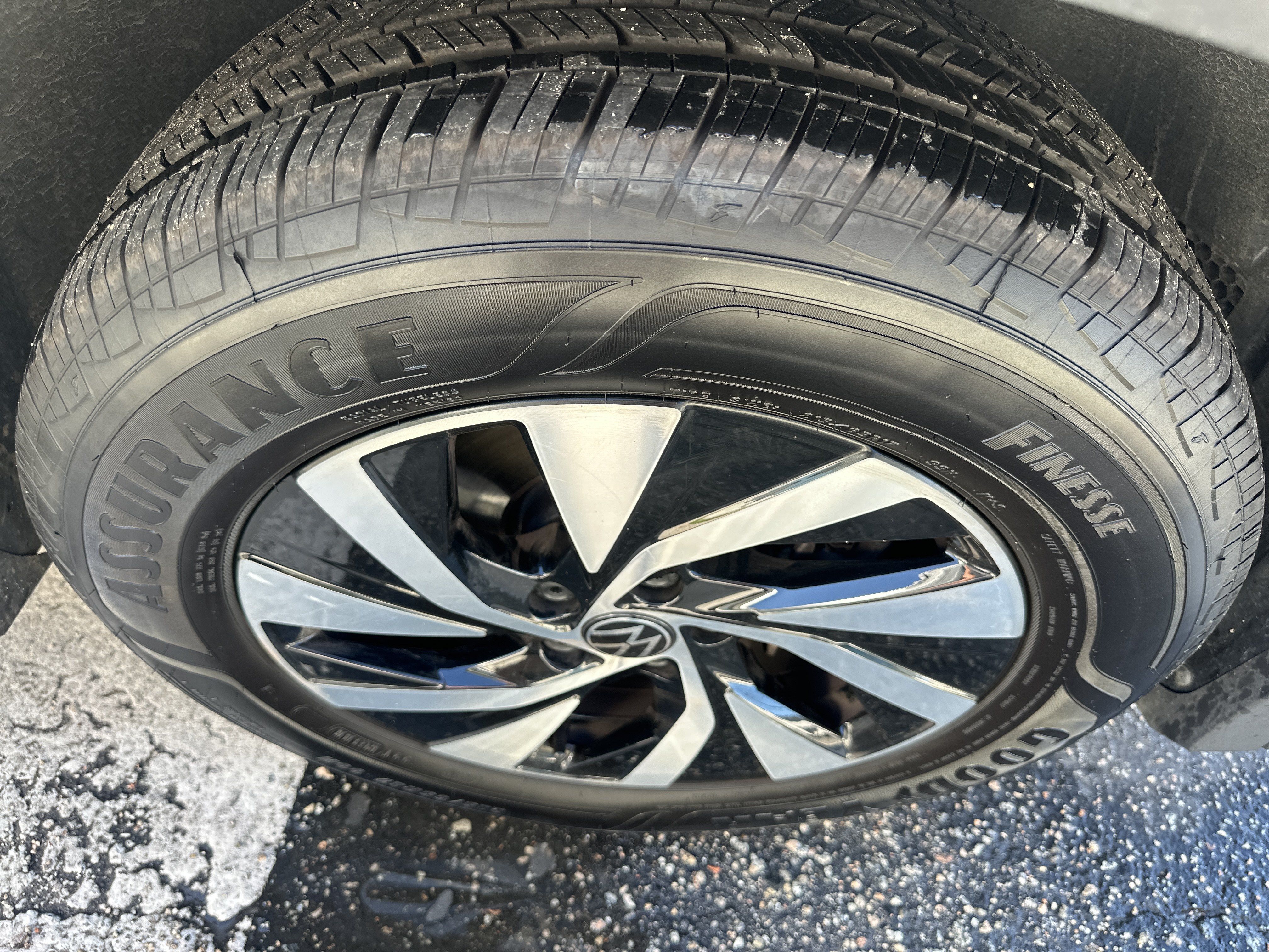 Used 2025 Volkswagen Tiguan S FWD image 6