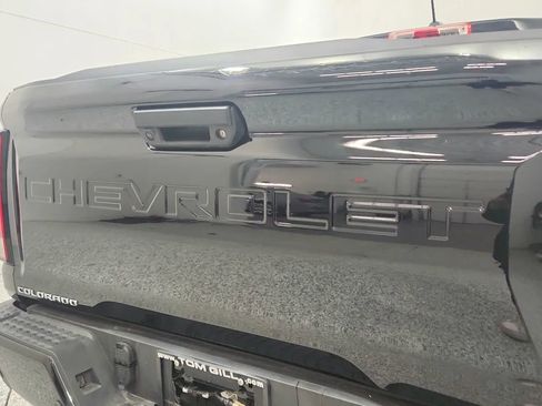 Used 2024 Chevrolet Colorado LT w/ LT Convenience Package image 16