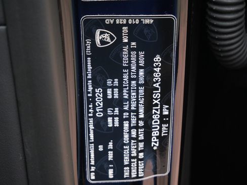 Used 2025 Lamborghini Urus SE AWD/4WD image 26