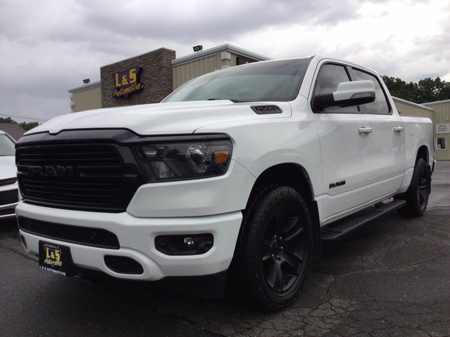 Used 2020 RAM 1500 4x4 Crew Cab image 2