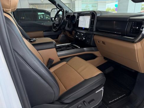 Used 2023 Ford F250 Lariat w/ FX4 Off-Road Package AWD/4WD image 17