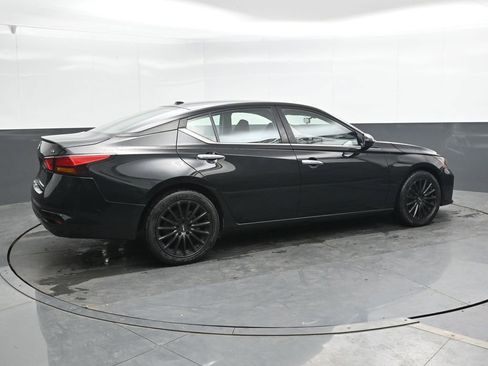Used 2023 Nissan Altima 2.5 SV FWD image 4