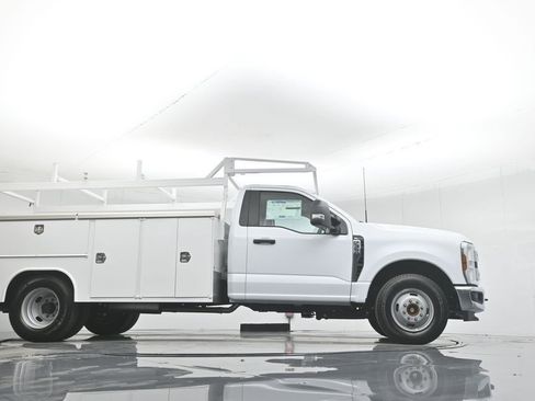 New 2026 Ford F350 XL w/ XL Chrome Package RWD image 47
