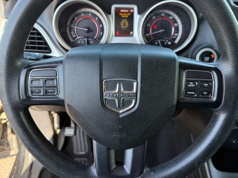 Used 2019 Dodge Journey SE FWD image 13