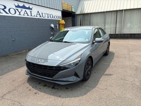 Used 2021 Hyundai Elantra SEL image 2