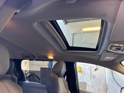 Used 2026 Toyota Sienna XLE FWD image 23