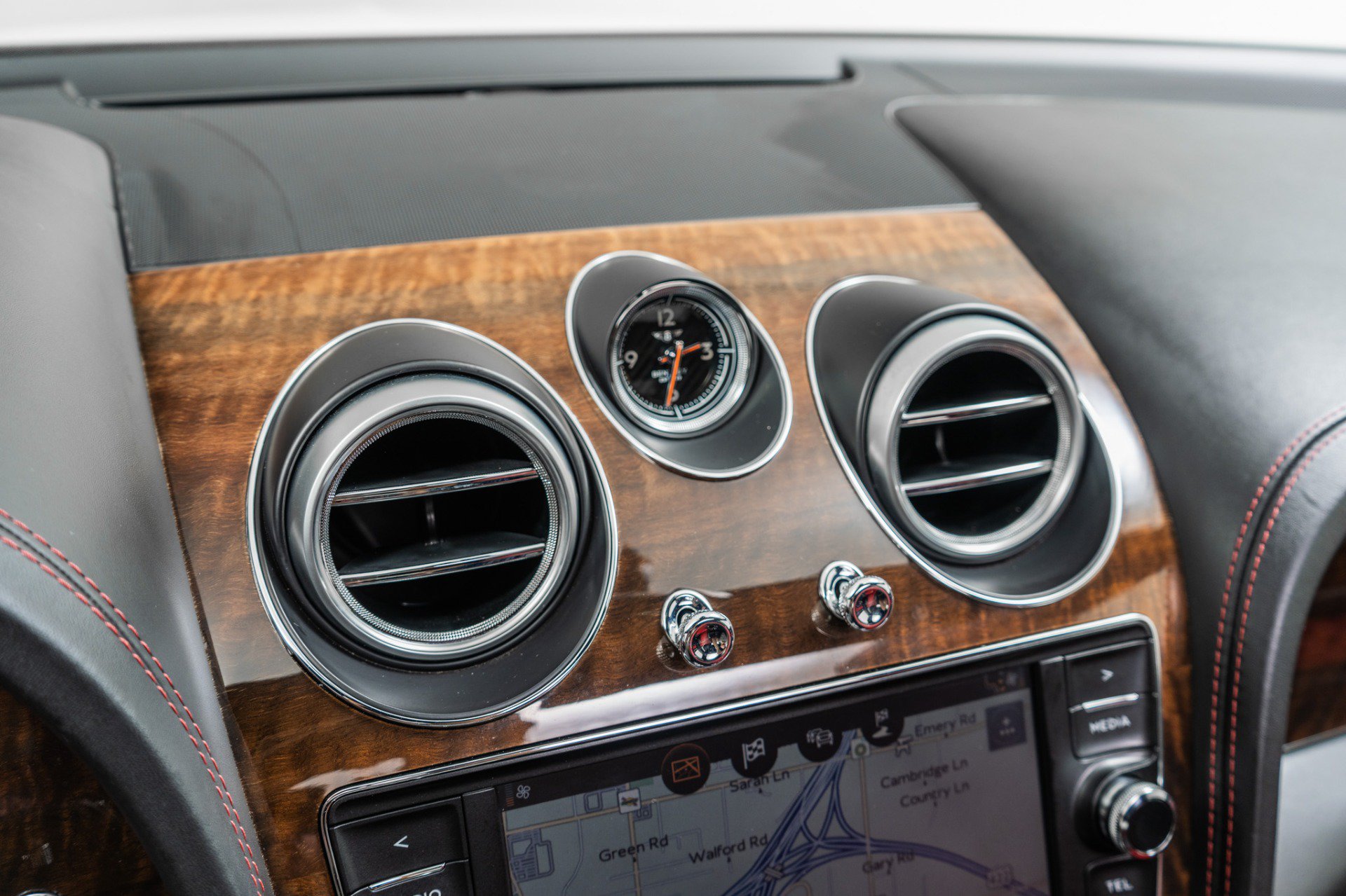 Used 2018 Bentley Bentayga Activity AWD/4WD image 28