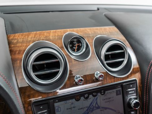 Used 2018 Bentley Bentayga Activity AWD/4WD image 28