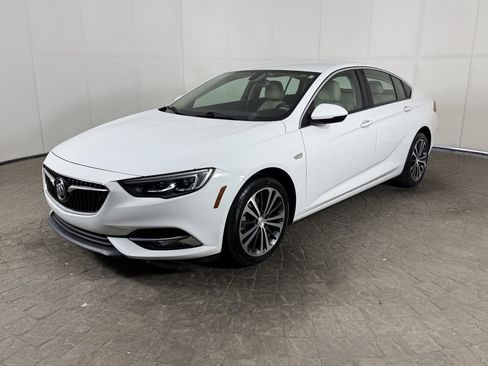 Used 2019 Buick Regal Preferred w/ Driver Confidence Package I image 4